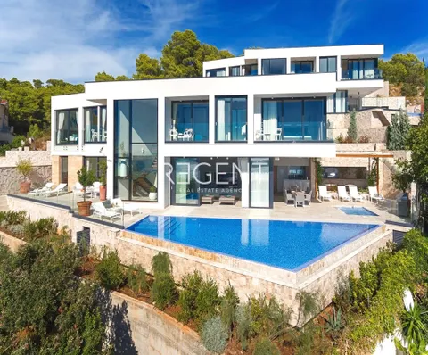 Hvar – Moderna vila s pogledom na more 195 m2