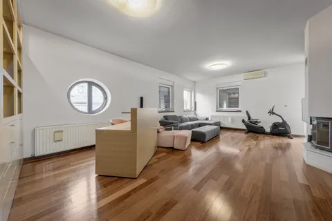 Zagreb, Lašćina - Obiteljska kuća na vrhunskoj lokaciji 440 m2