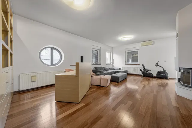 Zagreb, Lašćina - Obiteljska kuća na vrhunskoj lokaciji 440 m2