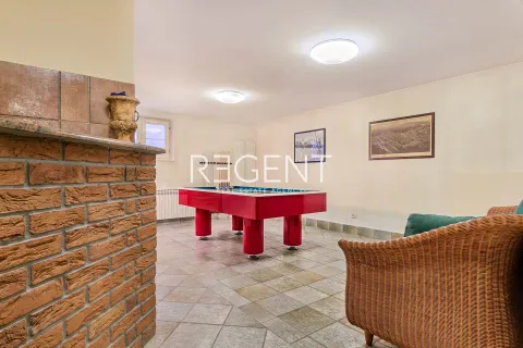 Zagreb, Maksimir – Prekrasna obiteljska vila s bazenom 600 m2