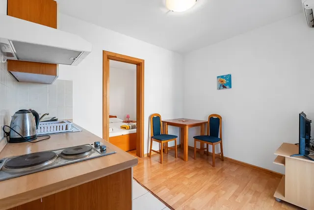 Makarska, Centar - Apartmanska kuća u blizini centra bruto površine 186 m2