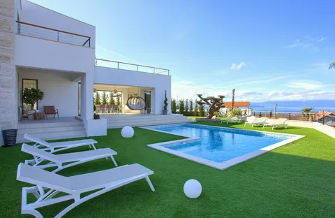 Krk, Malinska - Moderna Vila