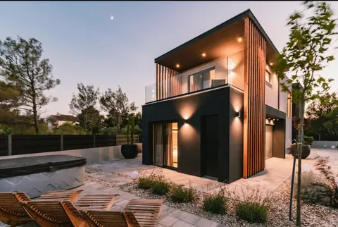 Šibenik, Vodice - Moderna vila, novogradnja 200 m2