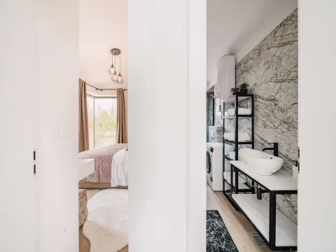 Zadar, Privlaka – Novoizgrađena kameno-moderna vila