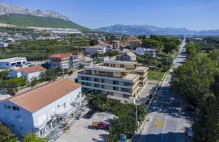 Split, Kaštel Sućurac - Moderan projekt za dvije stambene zgrade, prvi red do mora