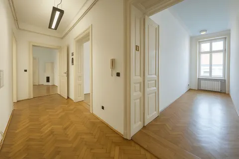 Zagreb, Europski trg – Peterosoban stan s terasom 217 m², strogi centar
