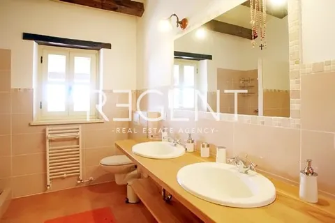 Istra, Rovinj – Rustikalna kamena rezidencija 225 m2
