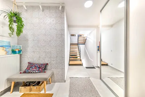 Zagreb, Medveščak – Luksuzno potpuno adaptirana kuća u nizu 240 m2