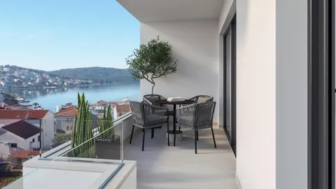 Trogir, Okrug Gornji - Dvosoban stan sa balkonom i krovnom terasom 66,29 m²
