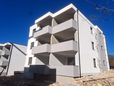 Novi Vinodolski - Moderan trosoban stan na mirnoj lokaciji 63 m2