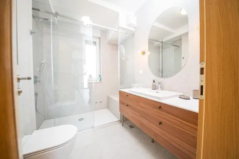 Zadar, Vrsi – trosobni apartmani s bazenom i pogledom na more