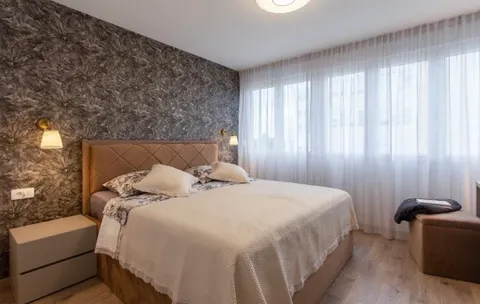 Split, Plokite - Dvosoban stan sa loggiom 60 m2 DUGOROČAN NAJAM