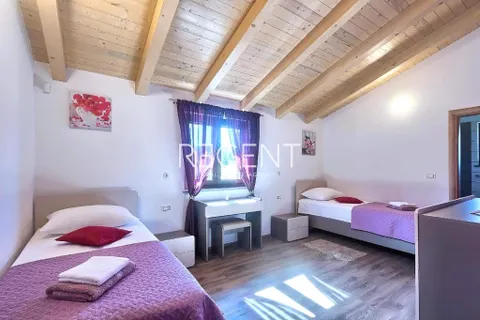 Istra, Tinjan – Prekrasna moderna vila s bazenom 260 m2