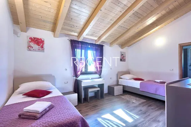 Istra, Tinjan – Prekrasna moderna vila s bazenom 260 m2