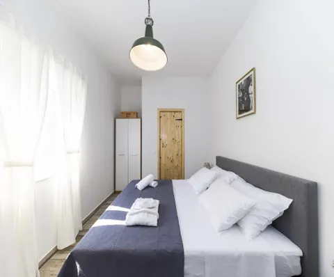 Otok Pašman – Kamena kuća uz more