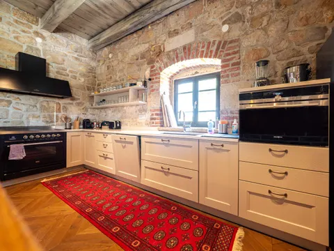 Zadar, Murvica – Prekrasna kamena vila s teniskim terenom na parceli 7800 m2