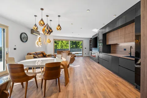 Split, Strožanac - Moderna vila s pogledom na more, bazenom i pomoćnim objektom 50 m2
