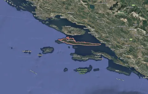 Hvar - poljoprivredno zemljište prvi red do mora, 70 000 m2