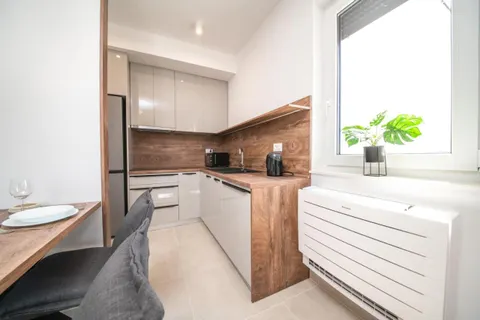 Zadar, Vrsi – trosobni apartmani s bazenom i pogledom na more