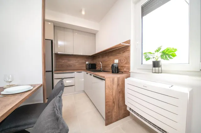 Zadar, Vrsi – trosobni apartmani s bazenom i pogledom na more