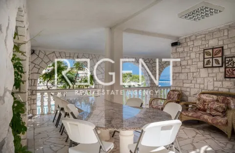 Šolta, Rogač - Mediteranska vila prvi red uz more 264 m2 ekskluzivna prodaja