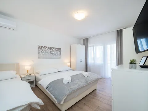 Trogir, centar - Jednosoban stan sa prekrasnim pogledom i loggiom 63 m2