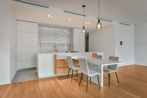 Zagreb, Ban Centar – Trosoban stan 131 m2 najam