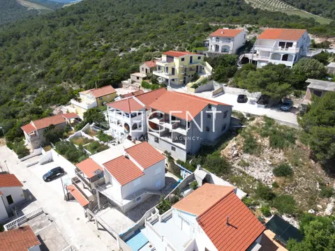 Vis, kuća u izgradnji s otvorenim pogledom na more