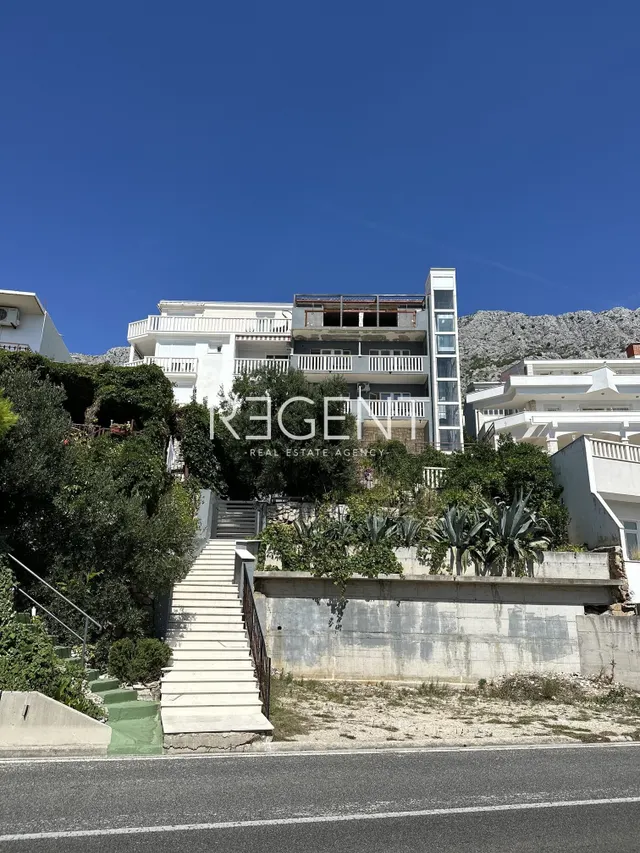 Omiš, Lokva Rogoznica - Stanovi prvi red uz more