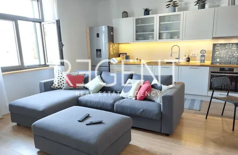 Split, Spinut - dvosoban apartman na frekventnoj lokaciji, 58 m2