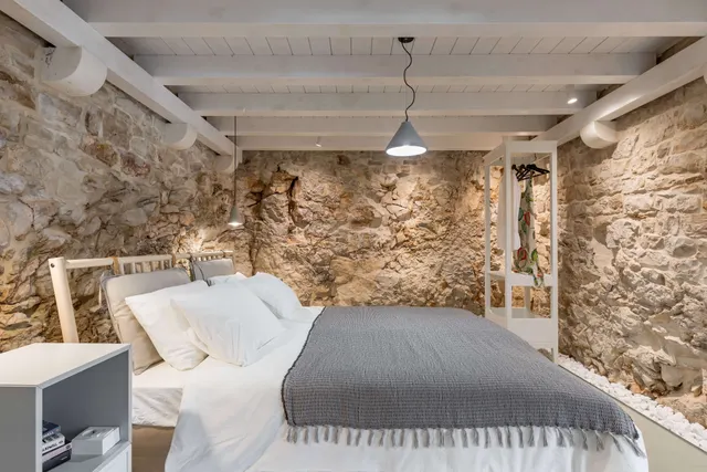 Brač, Pučišća - Prekrasna kamena vila 120 m2