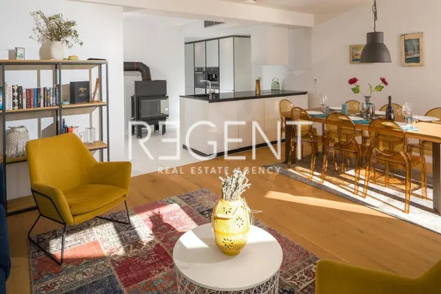 Hvar- kamena vila unikatnog dizajna 250m2
