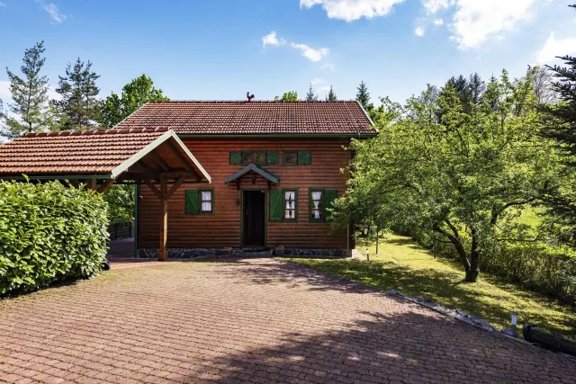 Mrežnica - Drvena kuća za odmor uz rijeku 100 m2, najam