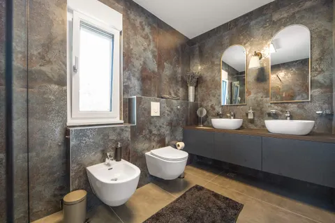 Istra – Kuća s bazenom na parceli 780m2