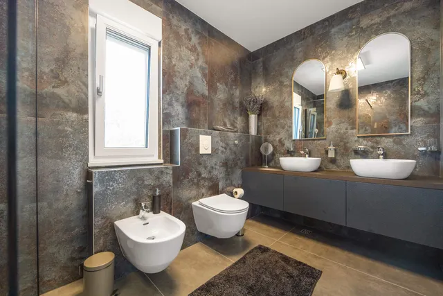 Istra – Kuća s bazenom na parceli 780m2
