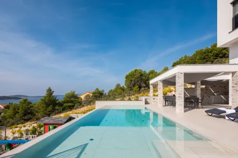 Šibenik, Žaborić - Moderna novoizgrađena vila s bazenom 380 m2