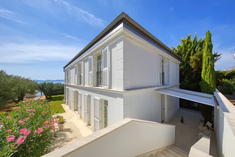 Zadar - Luksuzna vila prvi red uz more 210 m2