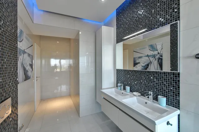 Zadar, Sukošan – Ekskluzivna dvoetažna vila s bazenom, 170 m²