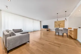 Zagreb, Ban Centar – Trosoban stan 131 m2 najam