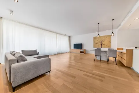 Zagreb, Ban Centar – Trosoban stan 131 m2 najam
