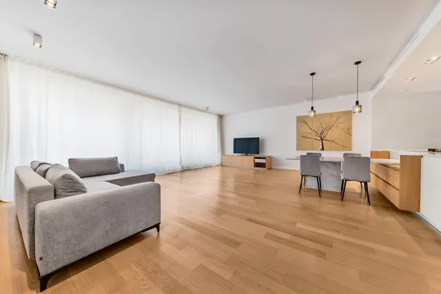 Zagreb, Ban Centar – Trosoban stan 131 m2 najam