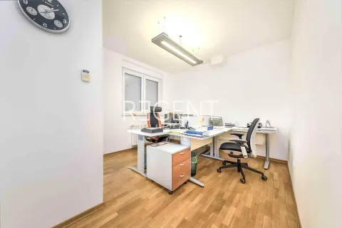 Zagreb, Sv. Nedelja - Dvoetažan poslovni prostor