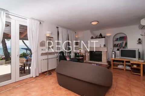 Brač, Mirca - Vila s bazenom uz more 330m2