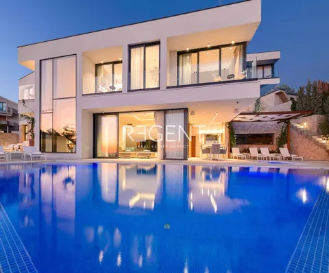 Hvar – Moderna vila s pogledom na more 195 m2