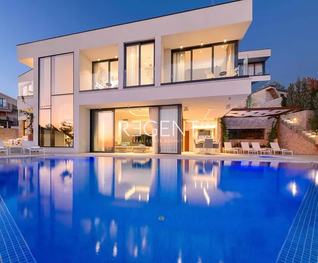 Hvar – Moderna vila s pogledom na more 195 m2