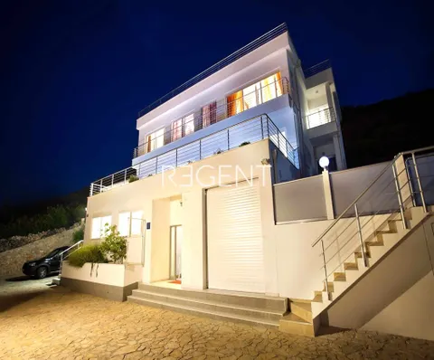 Vis – Prekrasna vila s pogledom na more 300 m2
