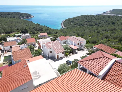 Vis, kuća u izgradnji s otvorenim pogledom na more