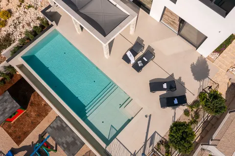 Šibenik, Žaborić - Moderna novoizgrađena vila s bazenom 380 m2