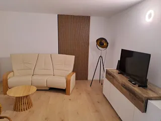 Zagreb, Maksimir - dvosoban stan s parkirnim mjestom 55 m2 najam