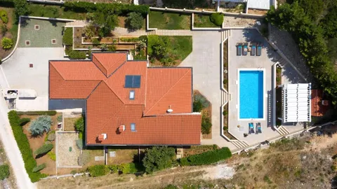 Istra, Poreč – Prostrana i elegantna vila s bazenom 400 m2